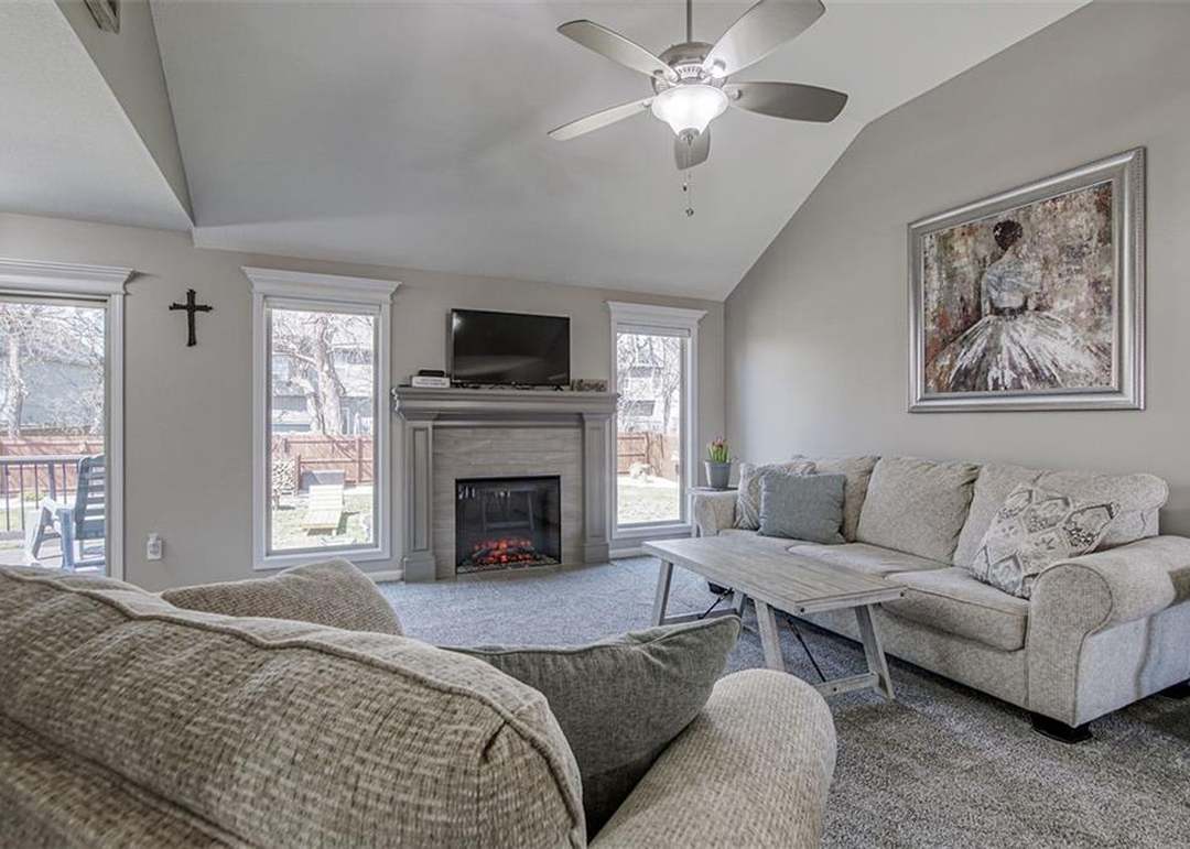 20476 W 220th Terrace — photo 6