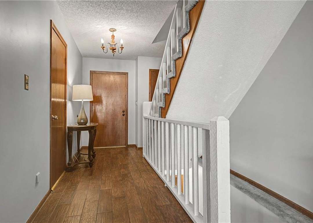 11935 W 66th Street — photo 8