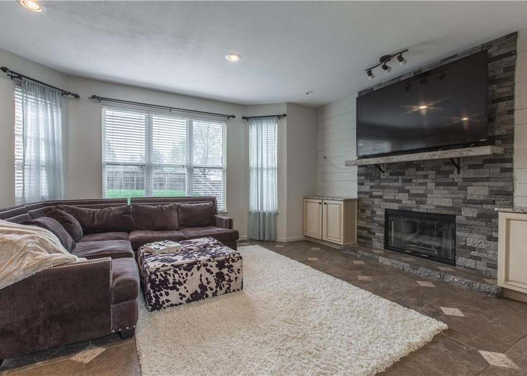9304 N CHARLOTTE Court — photo 10