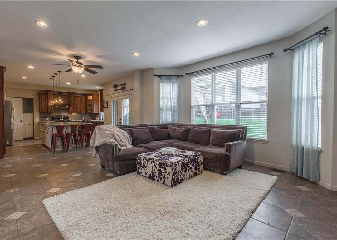 9304 N CHARLOTTE Court — photo 11