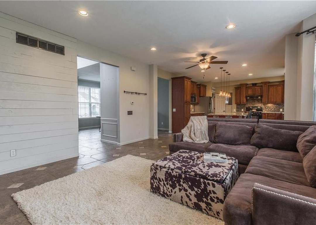 9304 N CHARLOTTE Court — photo 12
