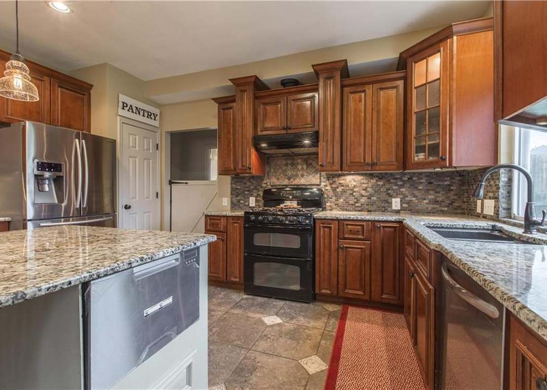 9304 N CHARLOTTE Court — photo 13