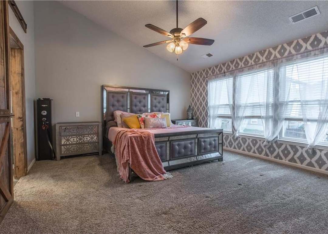 9304 N CHARLOTTE Court — photo 16