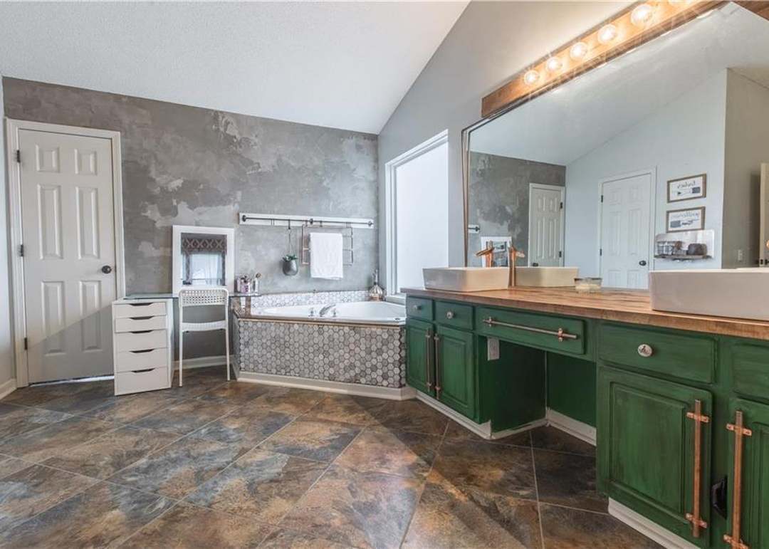 9304 N CHARLOTTE Court — photo 18