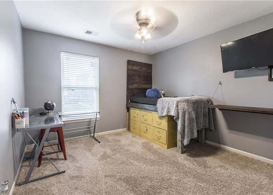 9304 N CHARLOTTE Court — photo 20