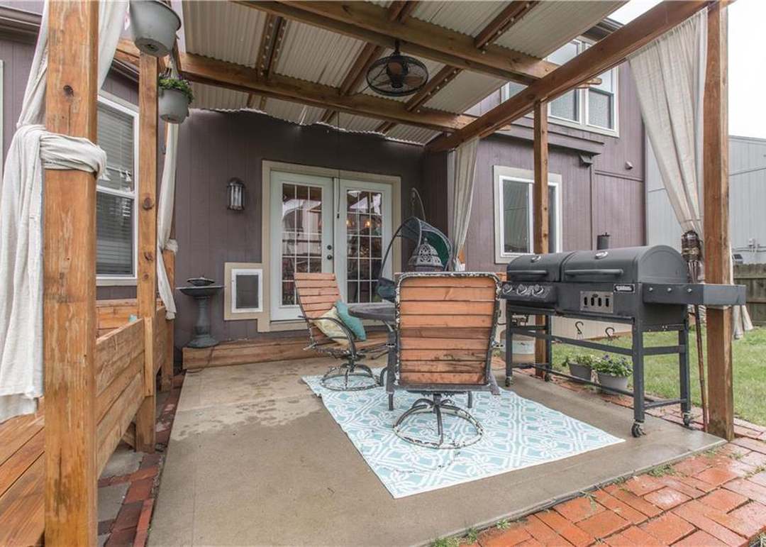 9304 N CHARLOTTE Court — photo 28