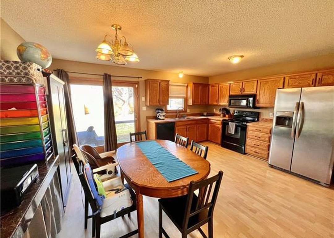 15706 VICIE Avenue — photo 11