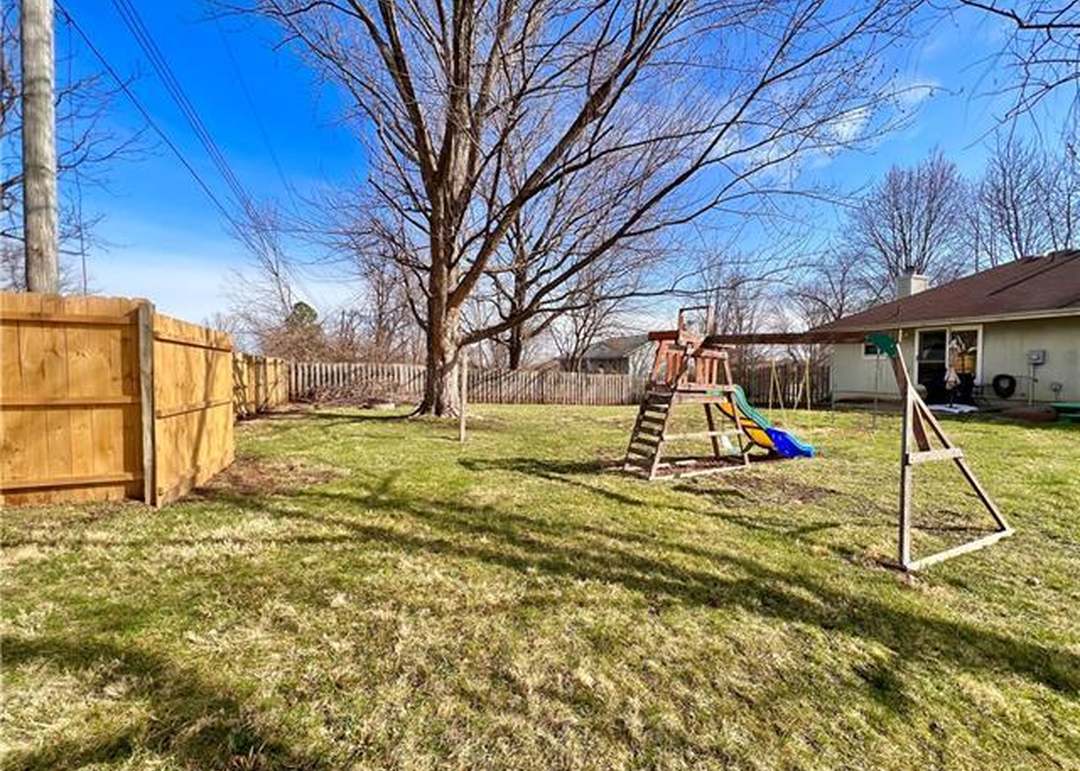 15706 VICIE Avenue — photo 19