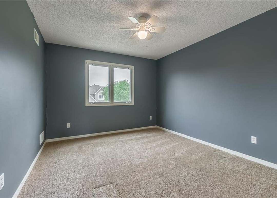 7428 N SMALLEY Avenue — photo 3