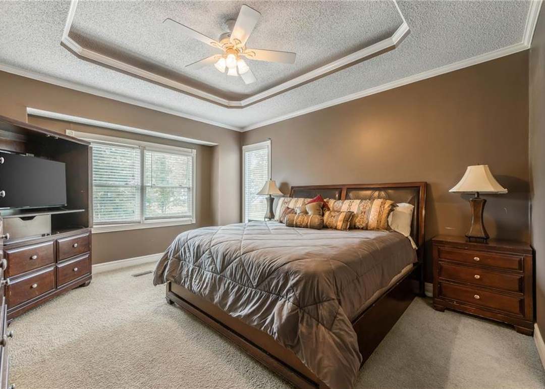7428 N SMALLEY Avenue — photo 4