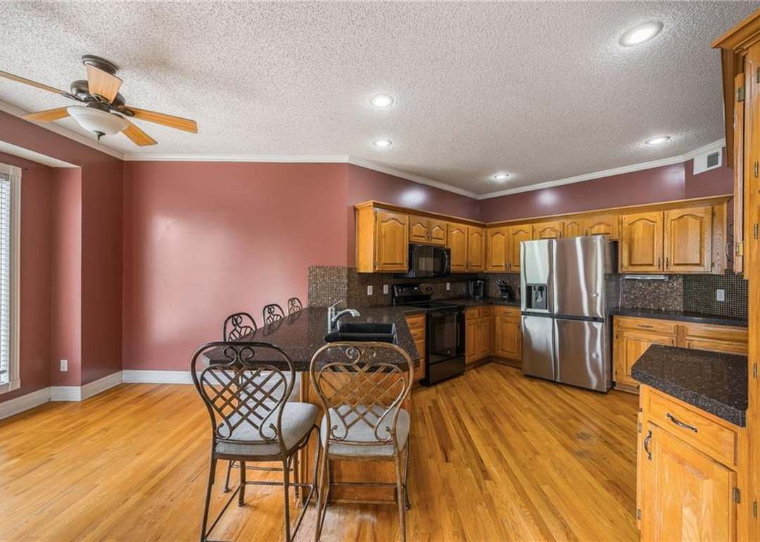 7428 N SMALLEY Avenue — photo 15