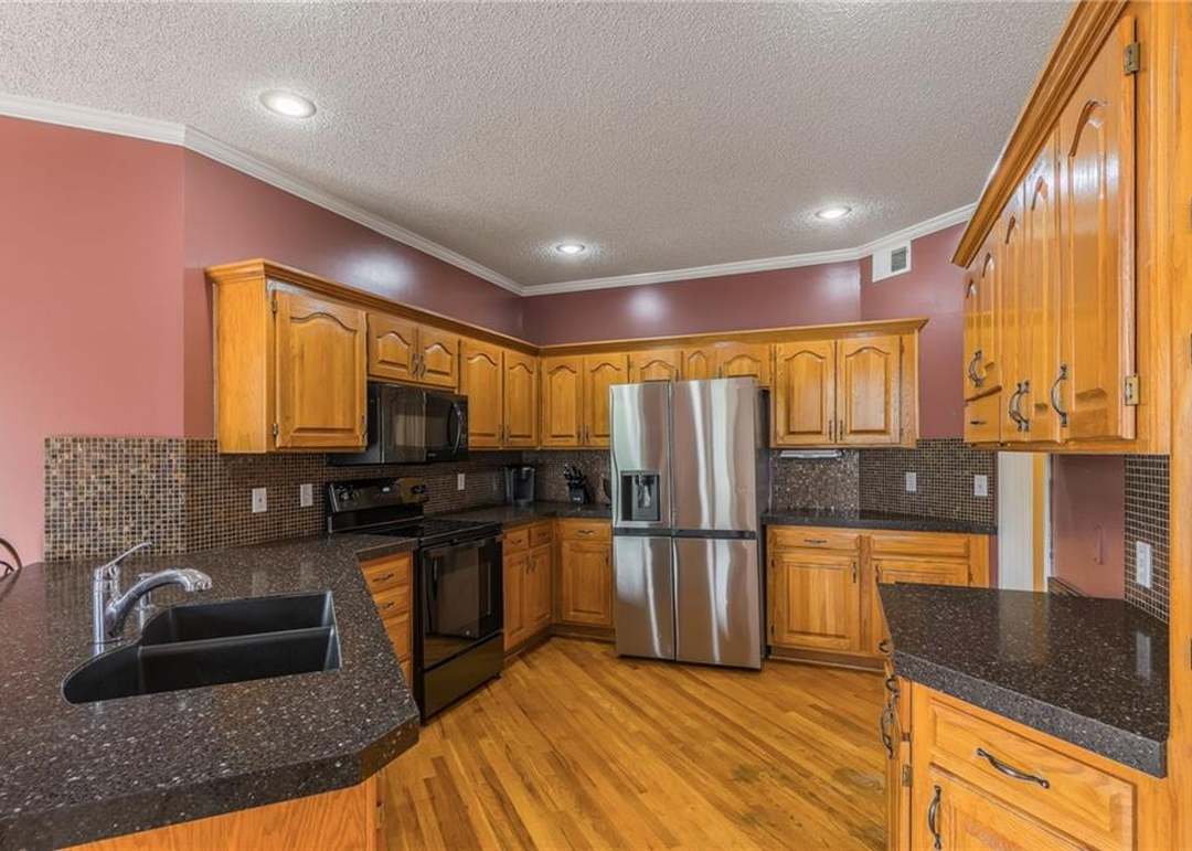 7428 N SMALLEY Avenue — photo 17