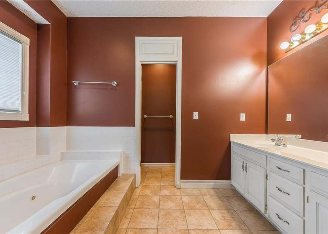 7428 N SMALLEY Avenue — photo 22
