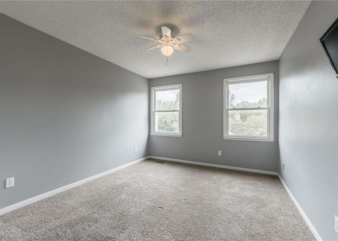 7428 N SMALLEY Avenue — photo 24