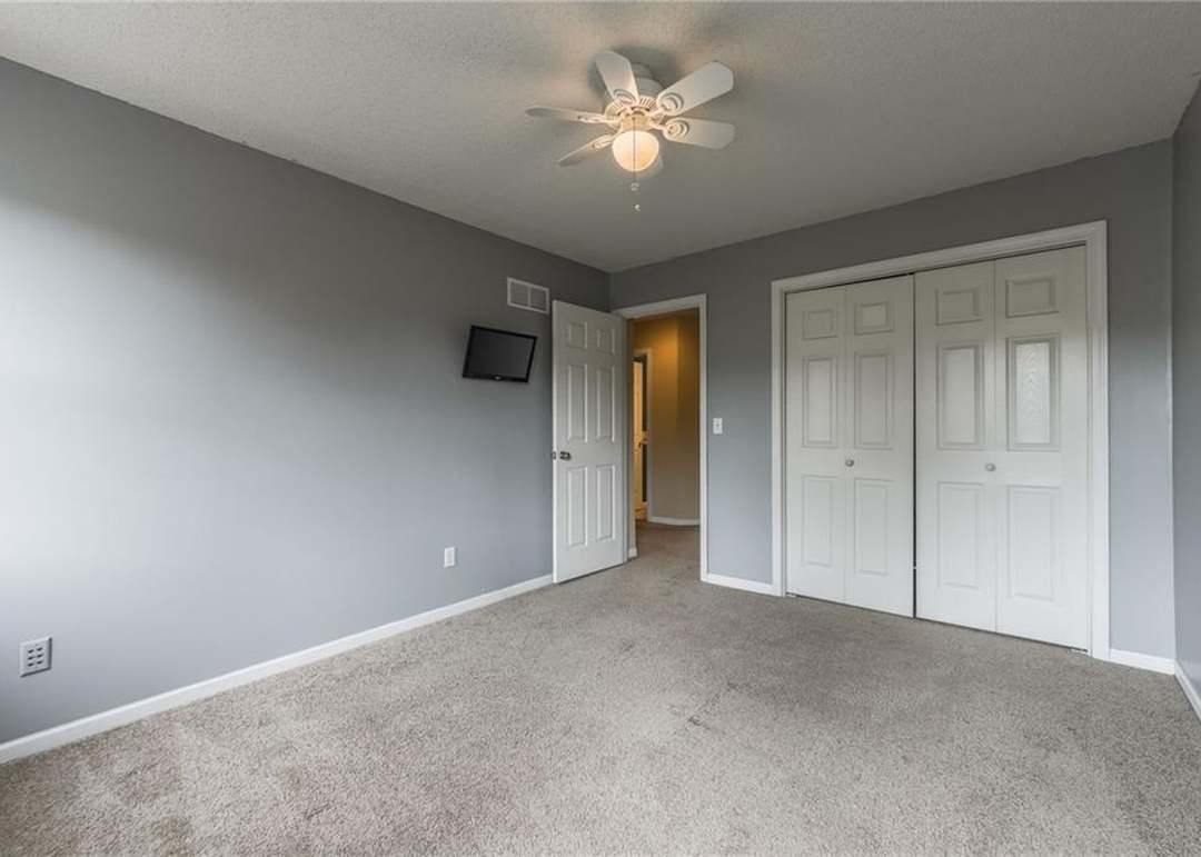 7428 N SMALLEY Avenue — photo 25