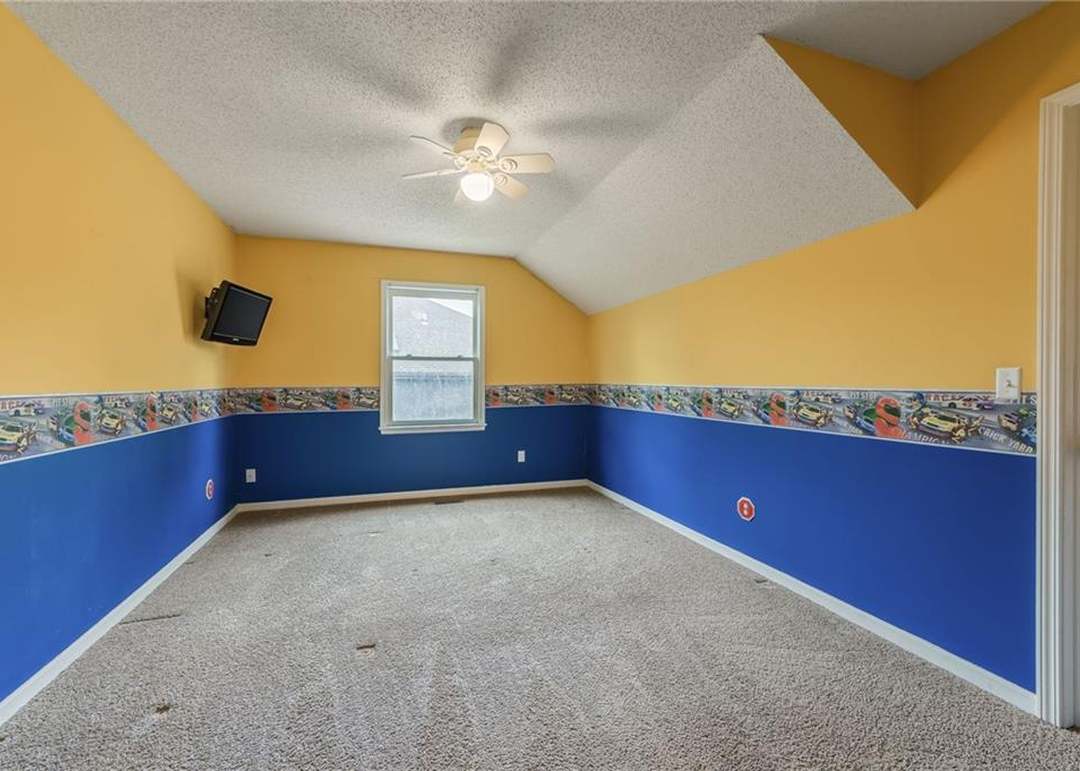 7428 N SMALLEY Avenue — photo 26
