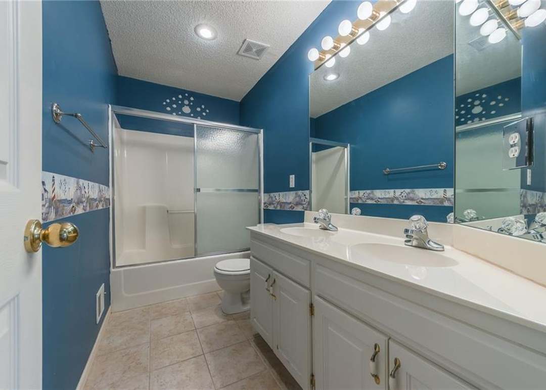 7428 N SMALLEY Avenue — photo 28
