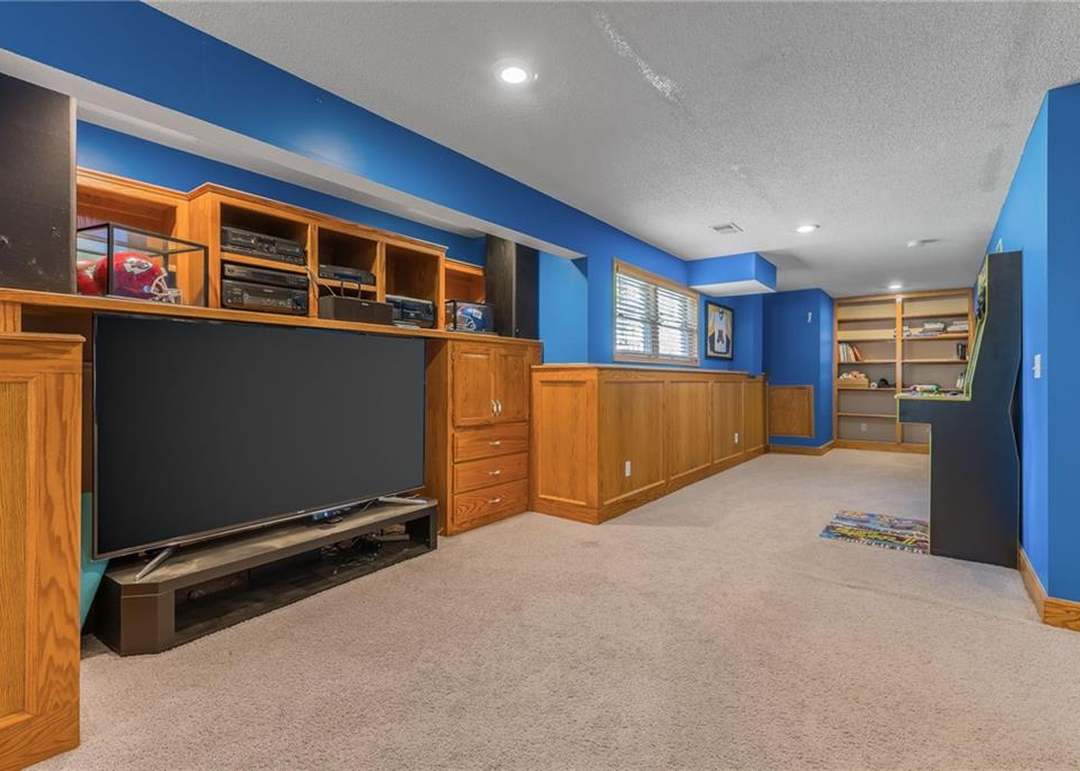 7428 N SMALLEY Avenue — photo 33