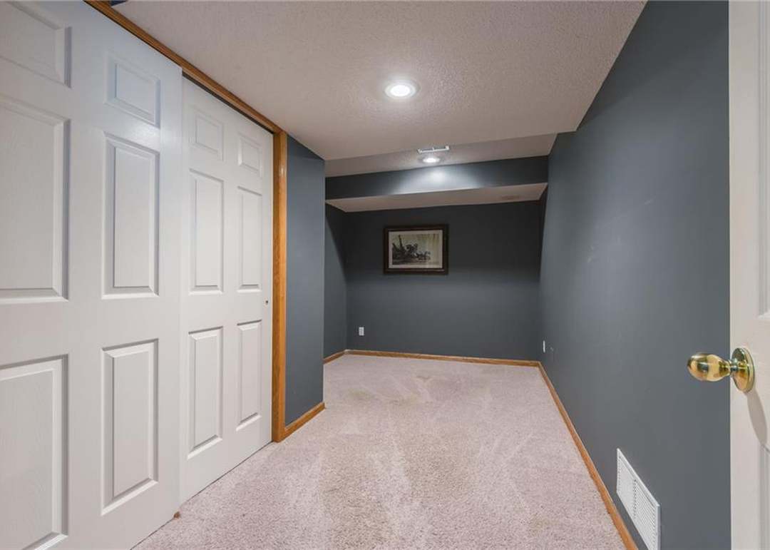 7428 N SMALLEY Avenue — photo 35