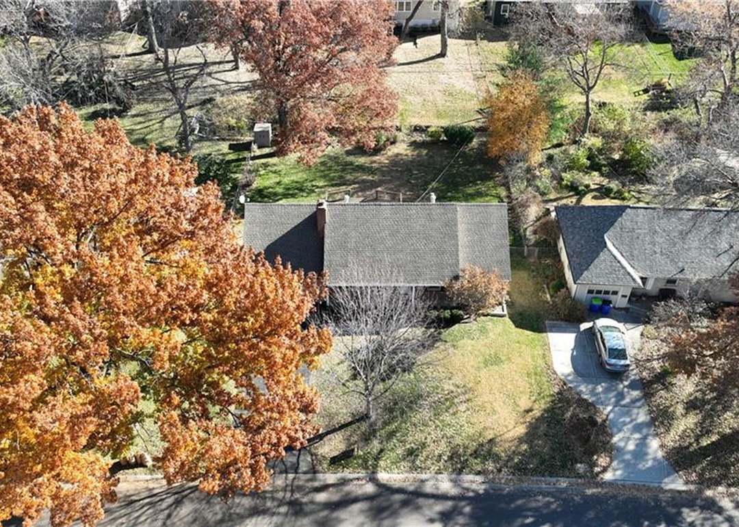 8741 Foster Lane — photo 32
