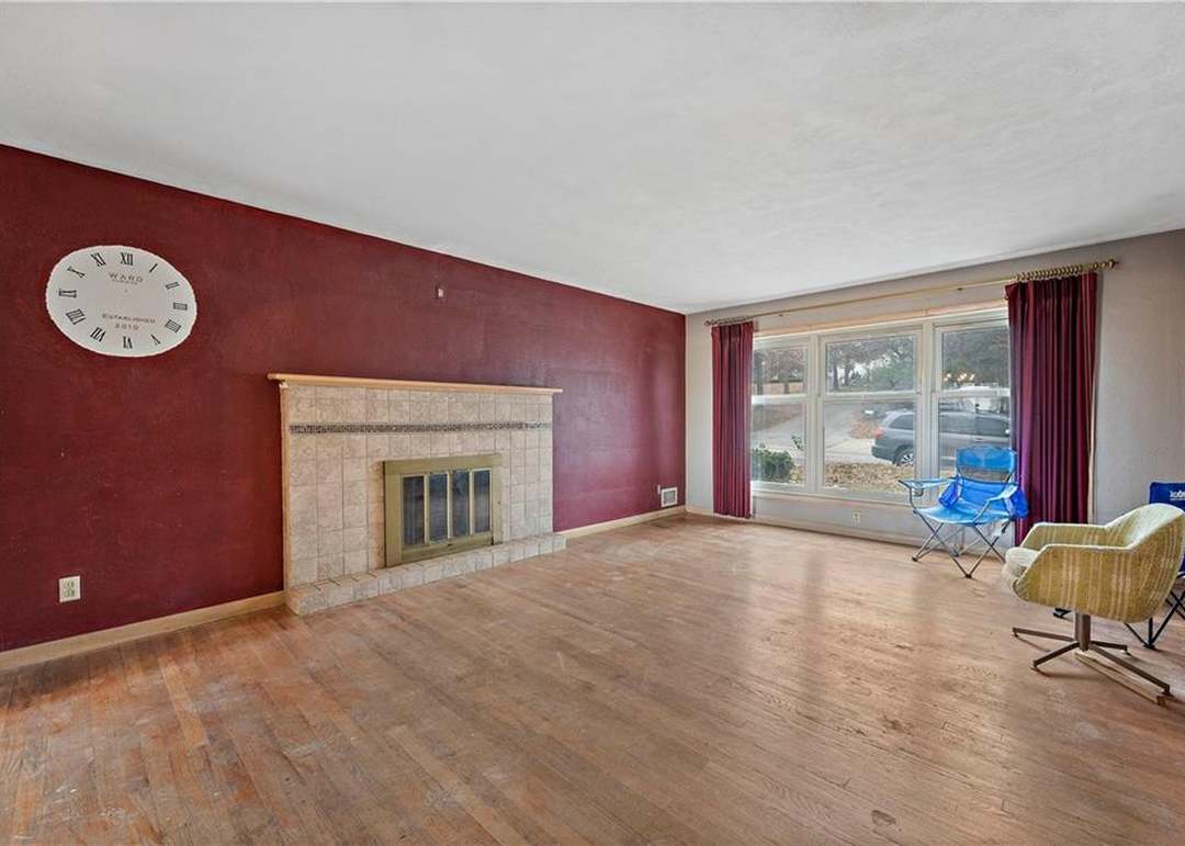 427 Moss Avenue — photo 2