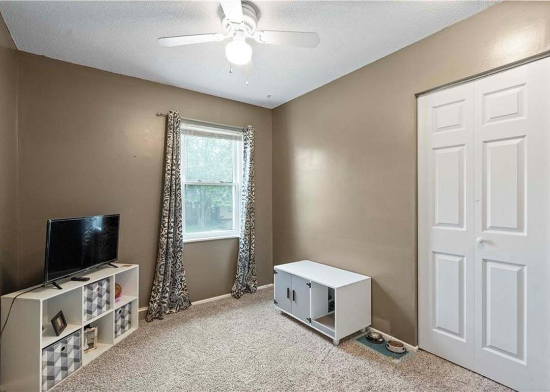 2317 NW Yorkshire Drive — photo 12