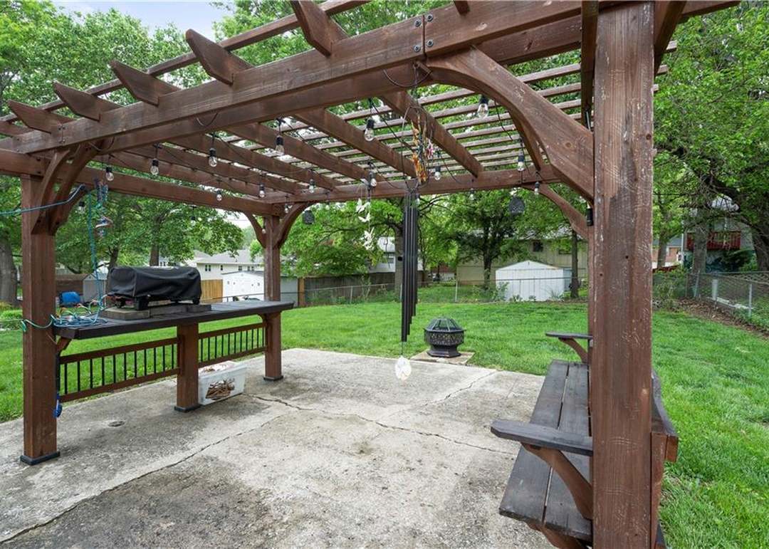 2317 NW Yorkshire Drive — photo 20