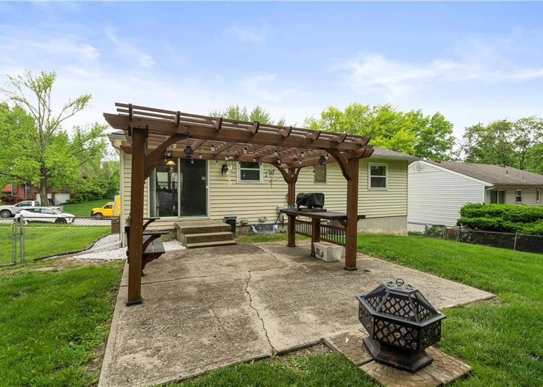 2317 NW Yorkshire Drive — photo 21