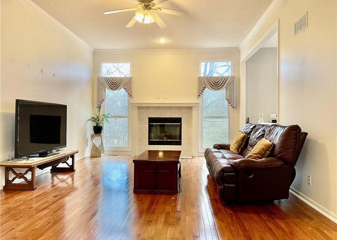 6216 W 155TH Street — photo 2