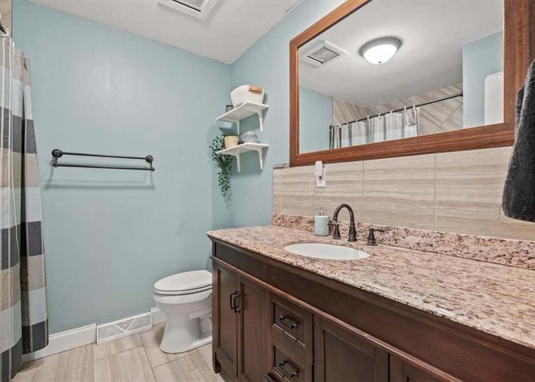 6226 Hallet Street — photo 5