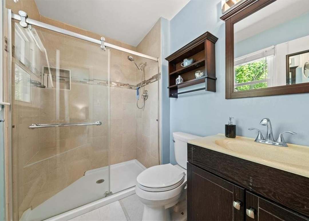 6226 Hallet Street — photo 7