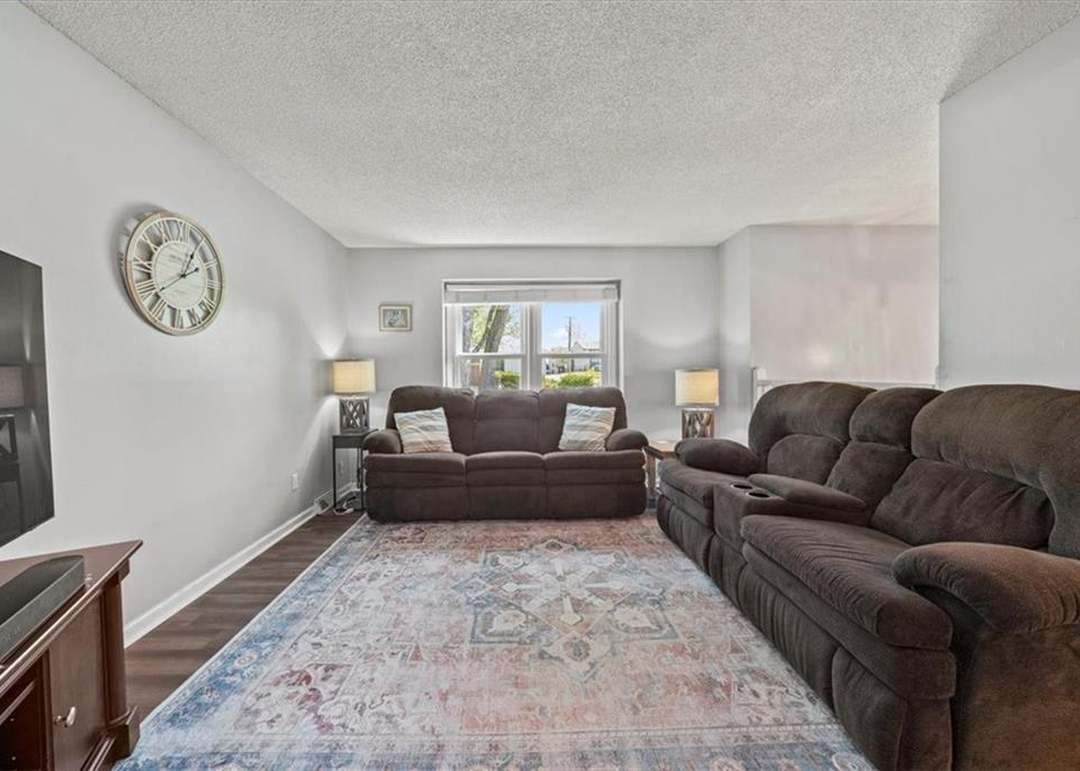 6226 Hallet Street — photo 10