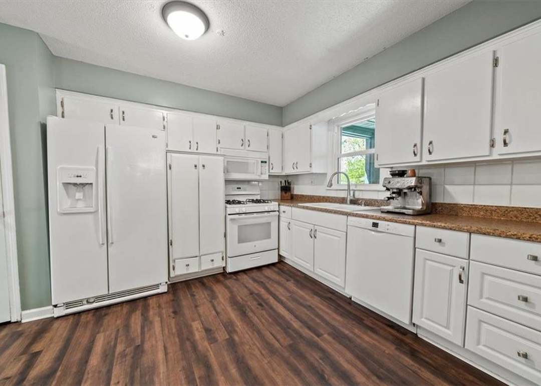 6226 Hallet Street — photo 14