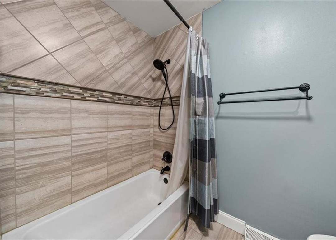 6226 Hallet Street — photo 19