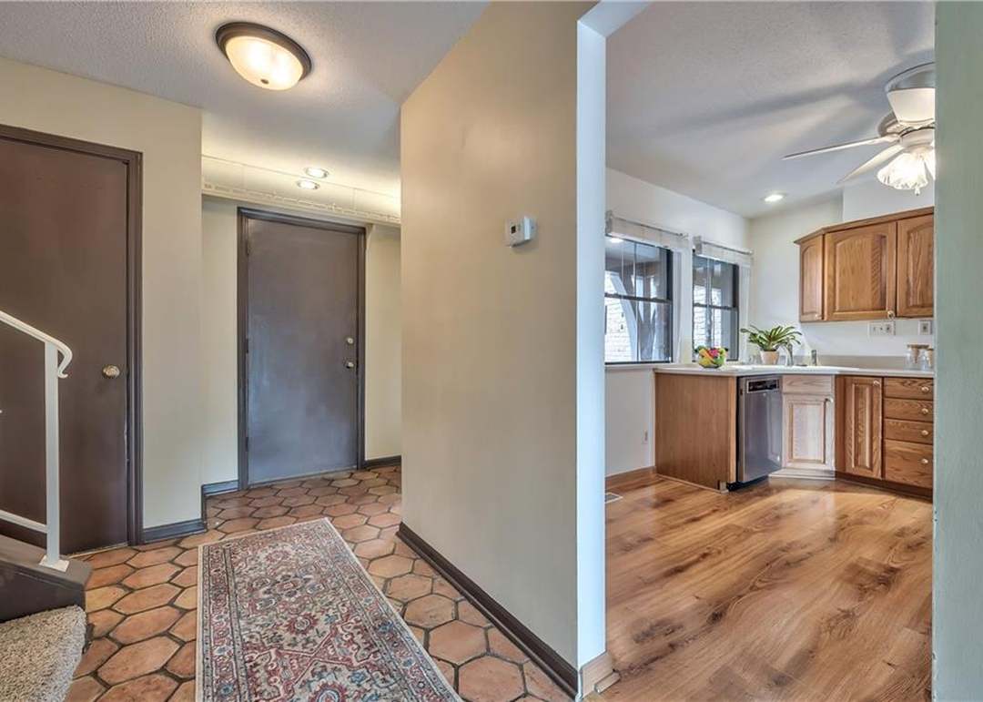 10228 Conser Street — photo 9