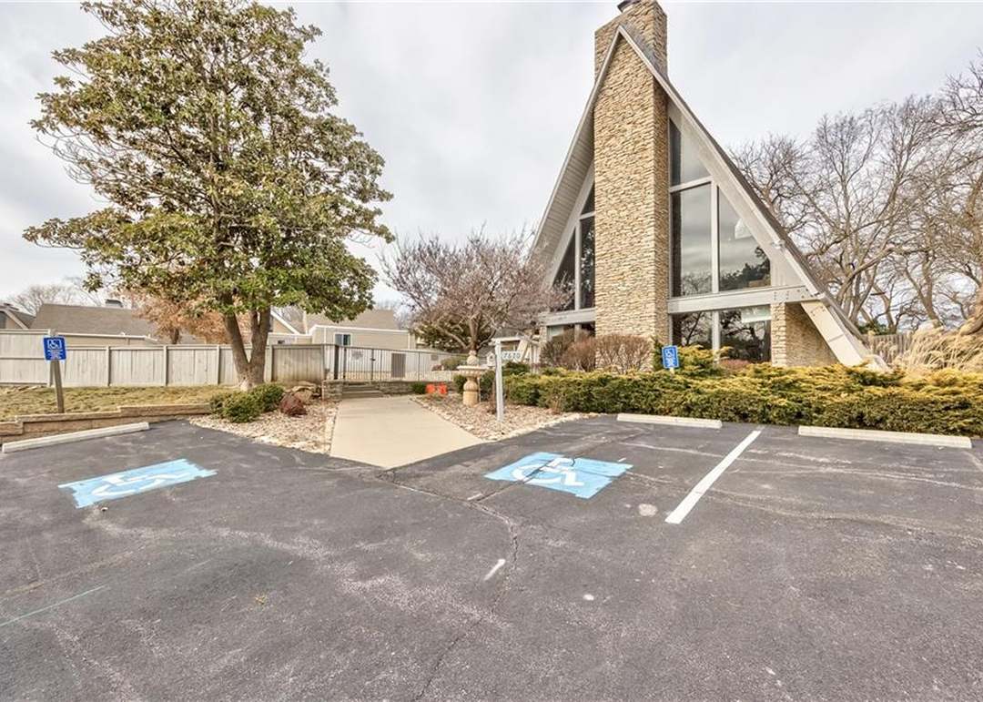 10228 Conser Street — photo 24