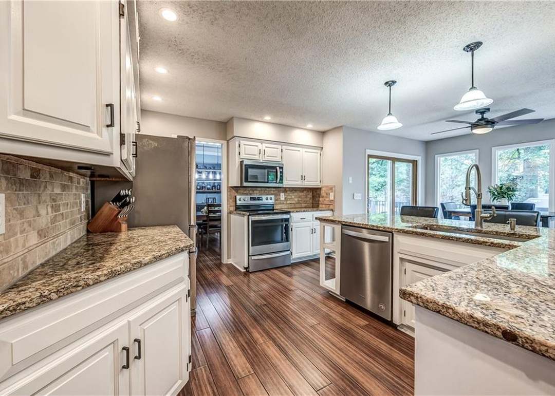 8009 Lakeview Avenue — photo 11