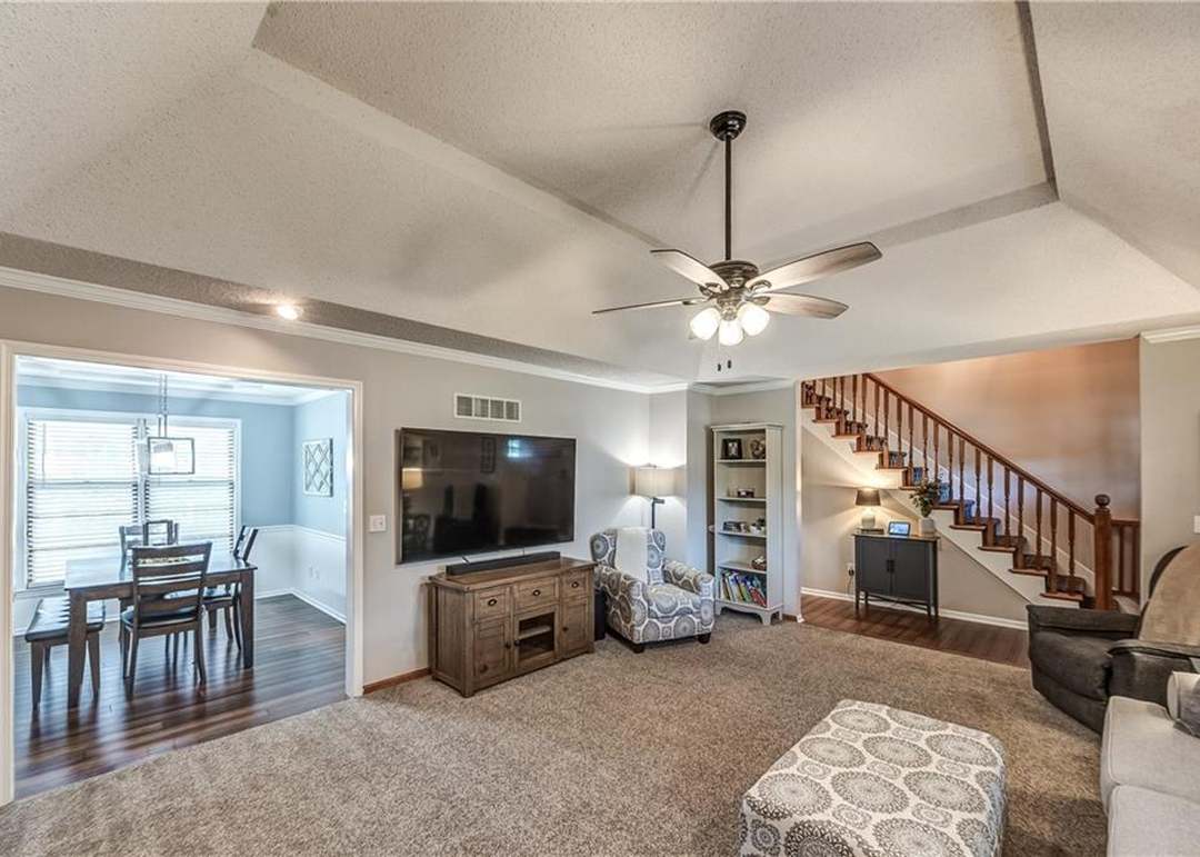 8009 Lakeview Avenue — photo 17