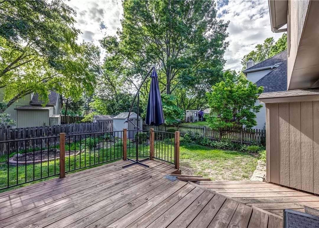 8009 Lakeview Avenue — photo 35
