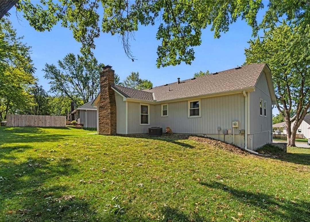 113 N Landcaster Drive — photo 3