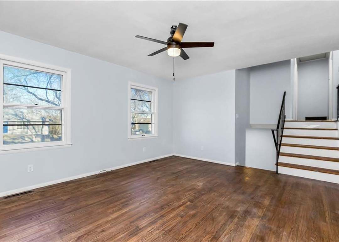 11602 Bennington Avenue — photo 2