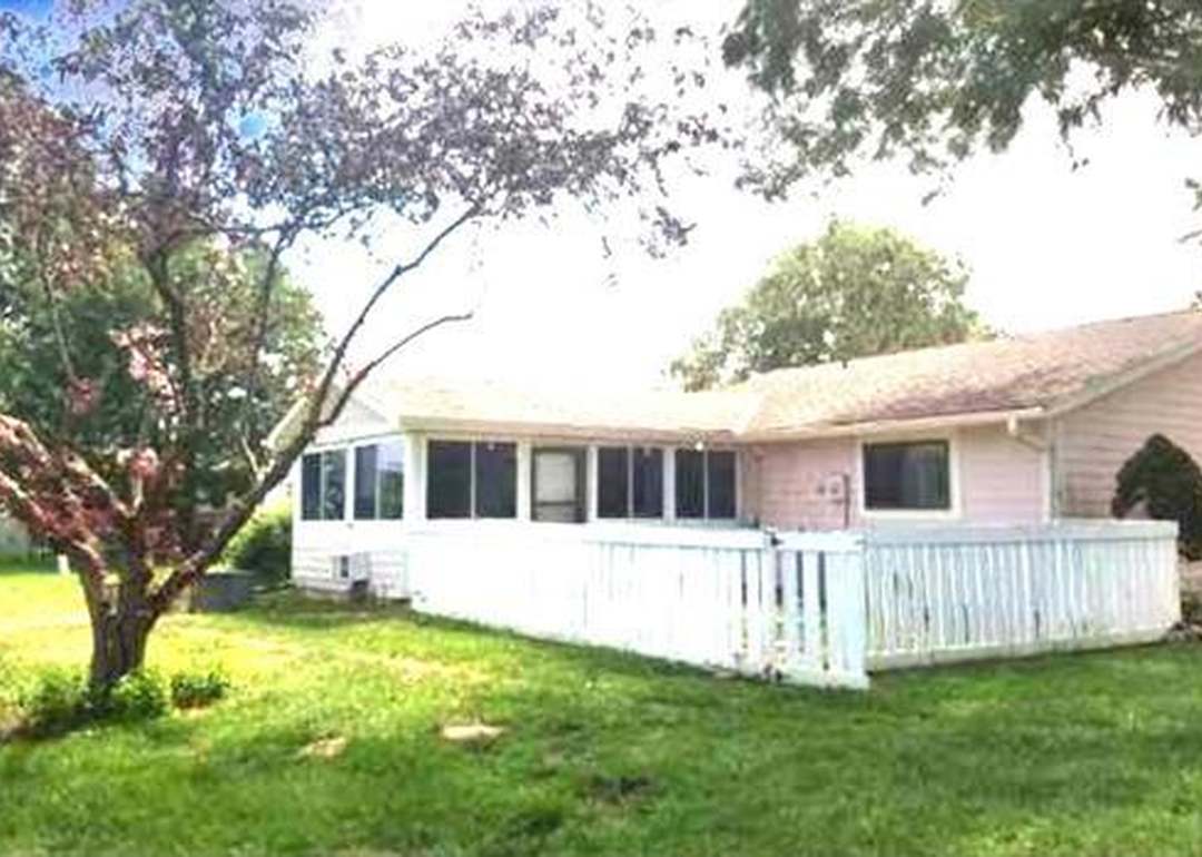 1712 W Long Boulevard — photo 3