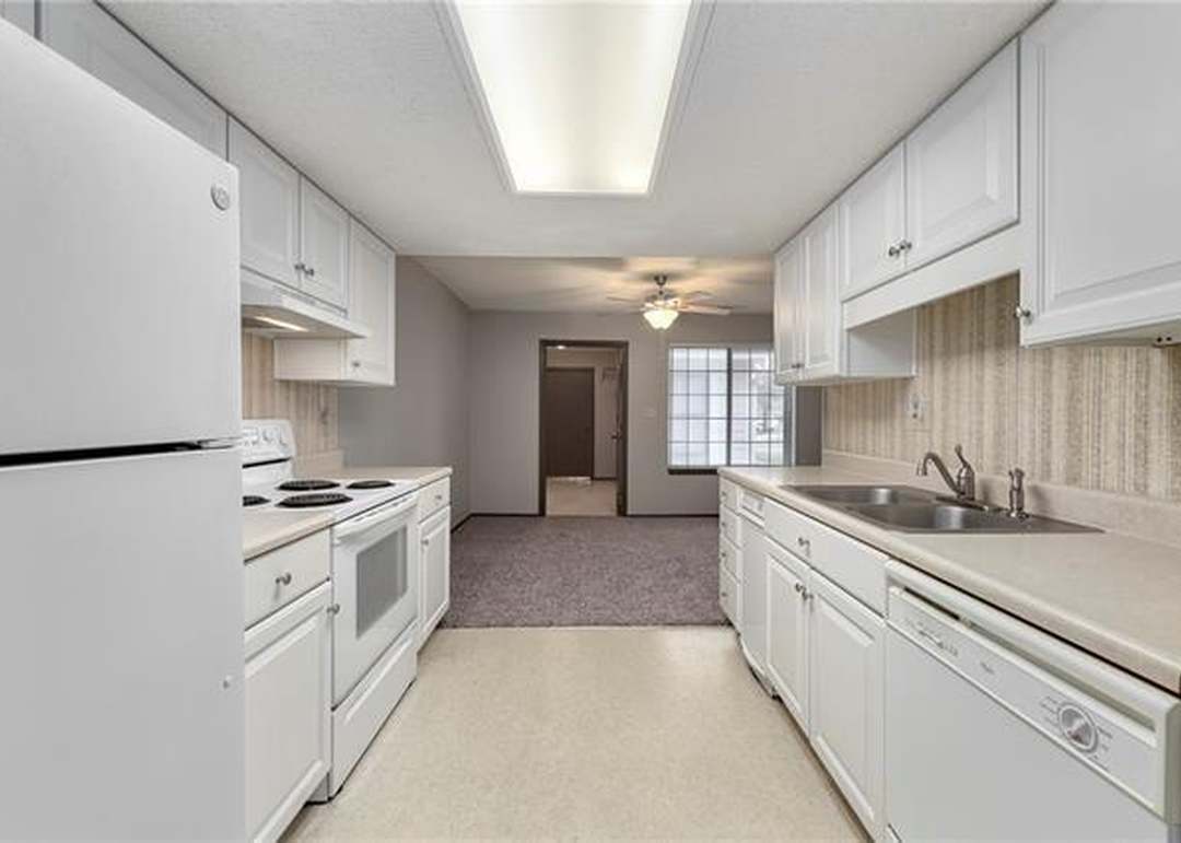 1712 W Long Boulevard — photo 4