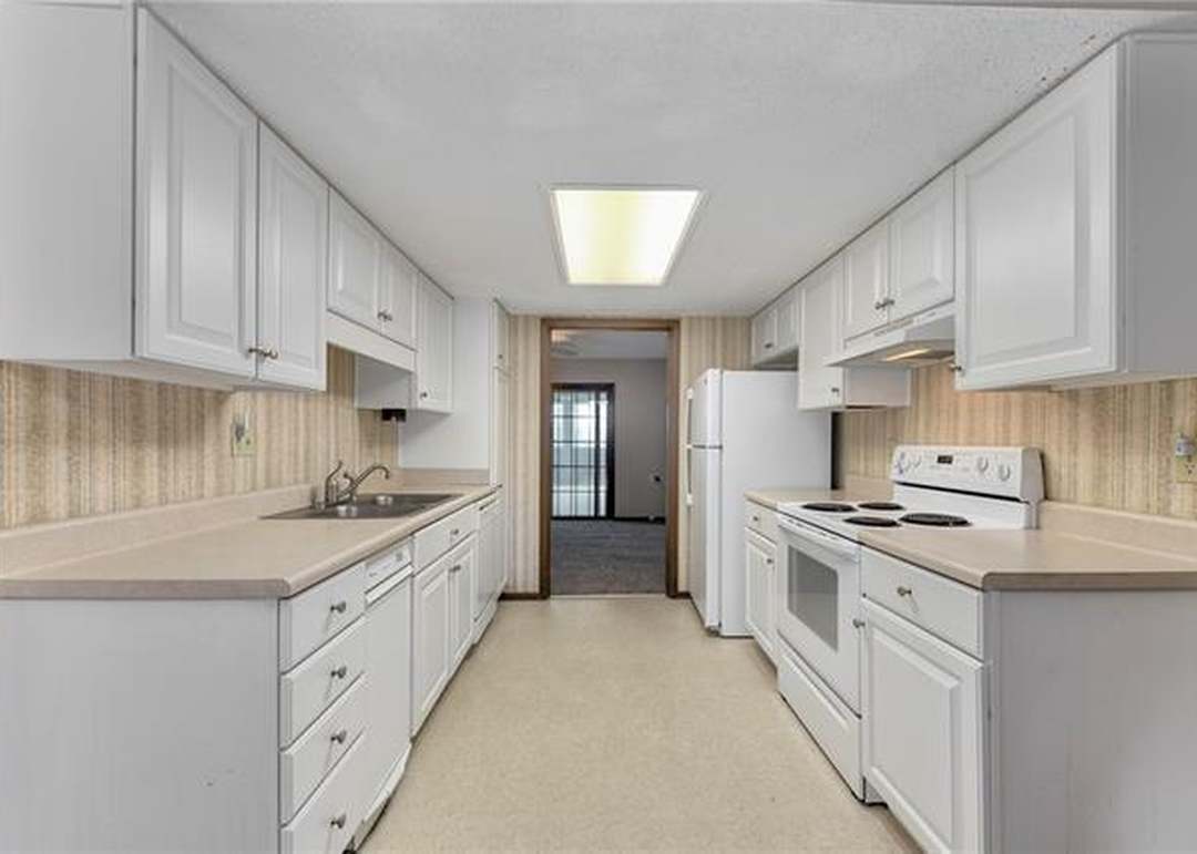 1712 W Long Boulevard — photo 14