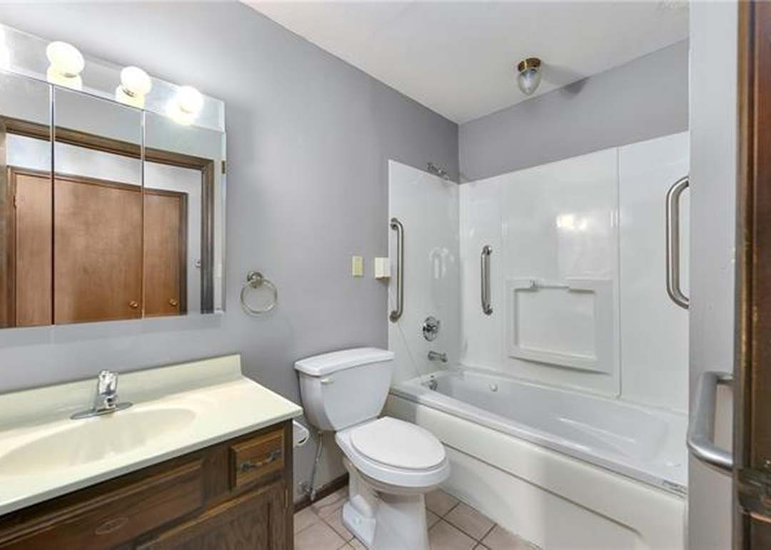 1712 W Long Boulevard — photo 17