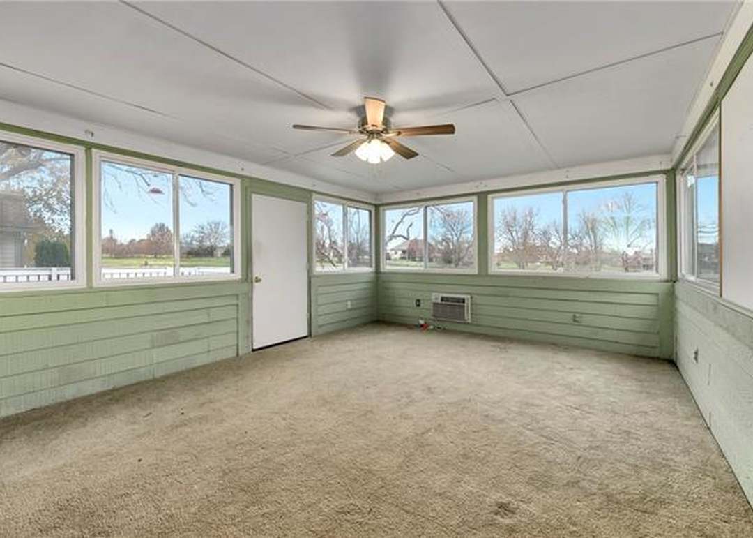 1712 W Long Boulevard — photo 18
