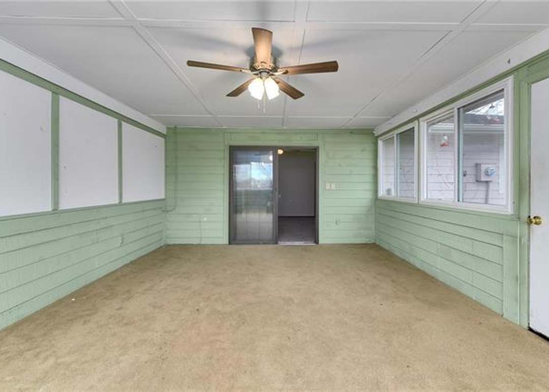 1712 W Long Boulevard — photo 19