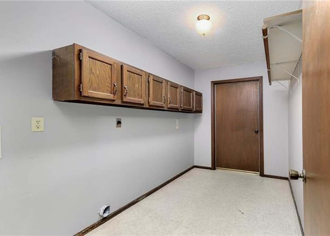 1712 W Long Boulevard — photo 23