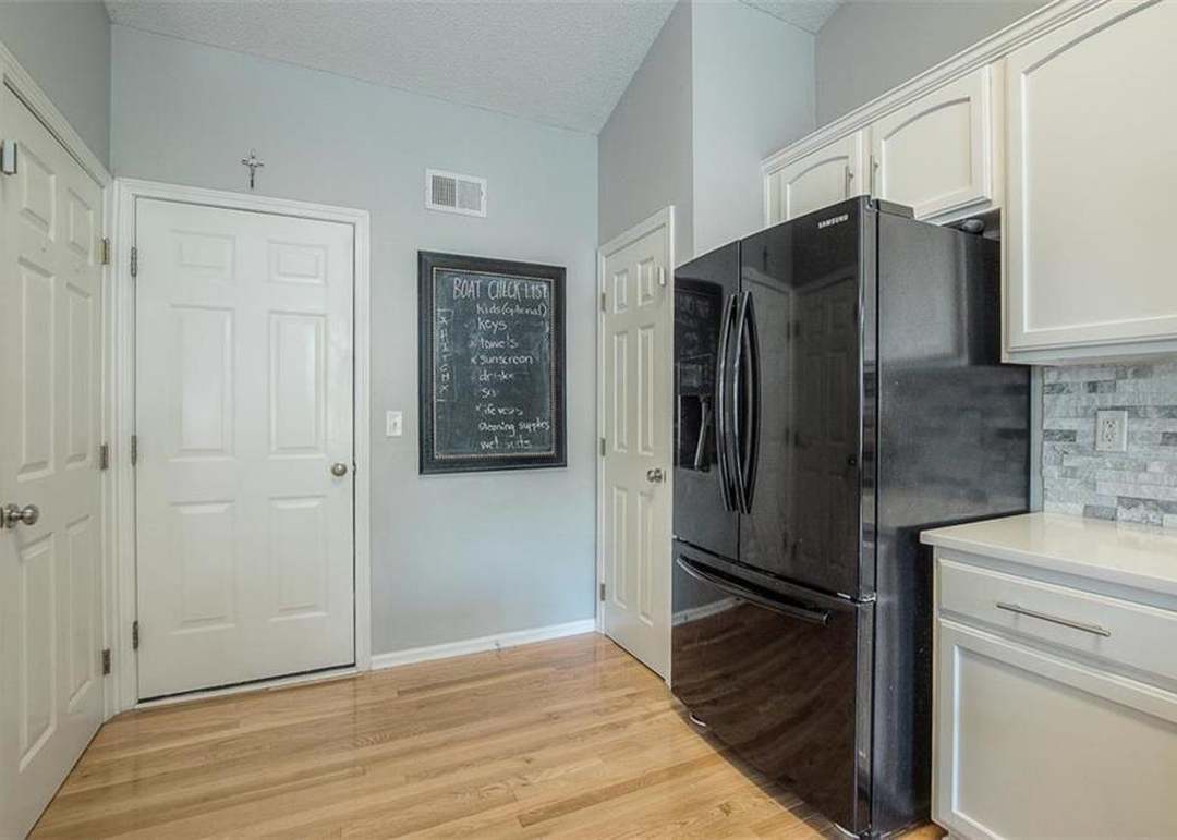 1878 W Fredrickson Drive — photo 4