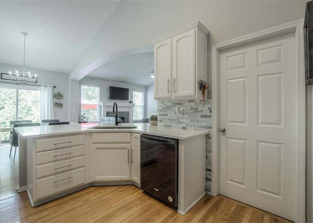 1878 W Fredrickson Drive — photo 16